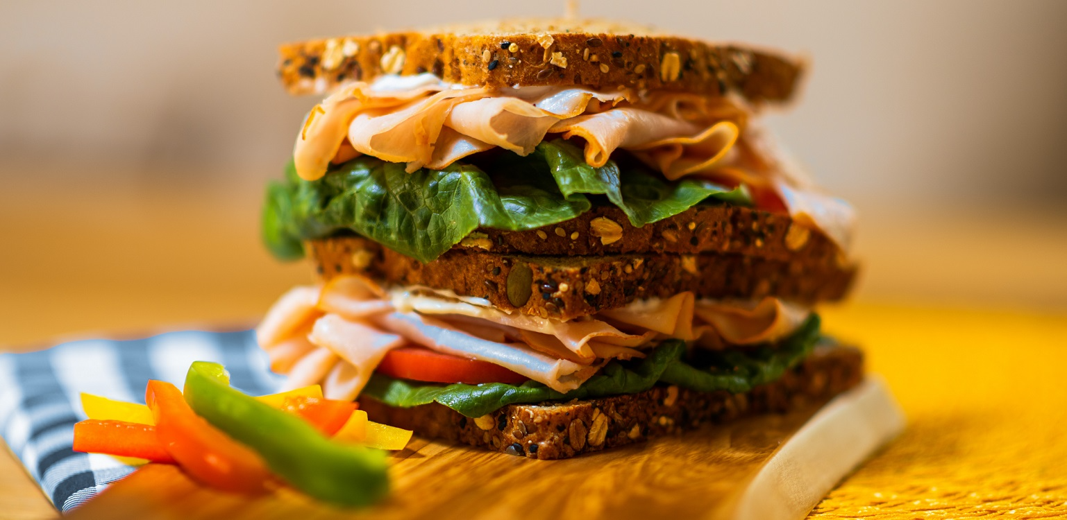un sandwich maison pour un pique-nique équilibré