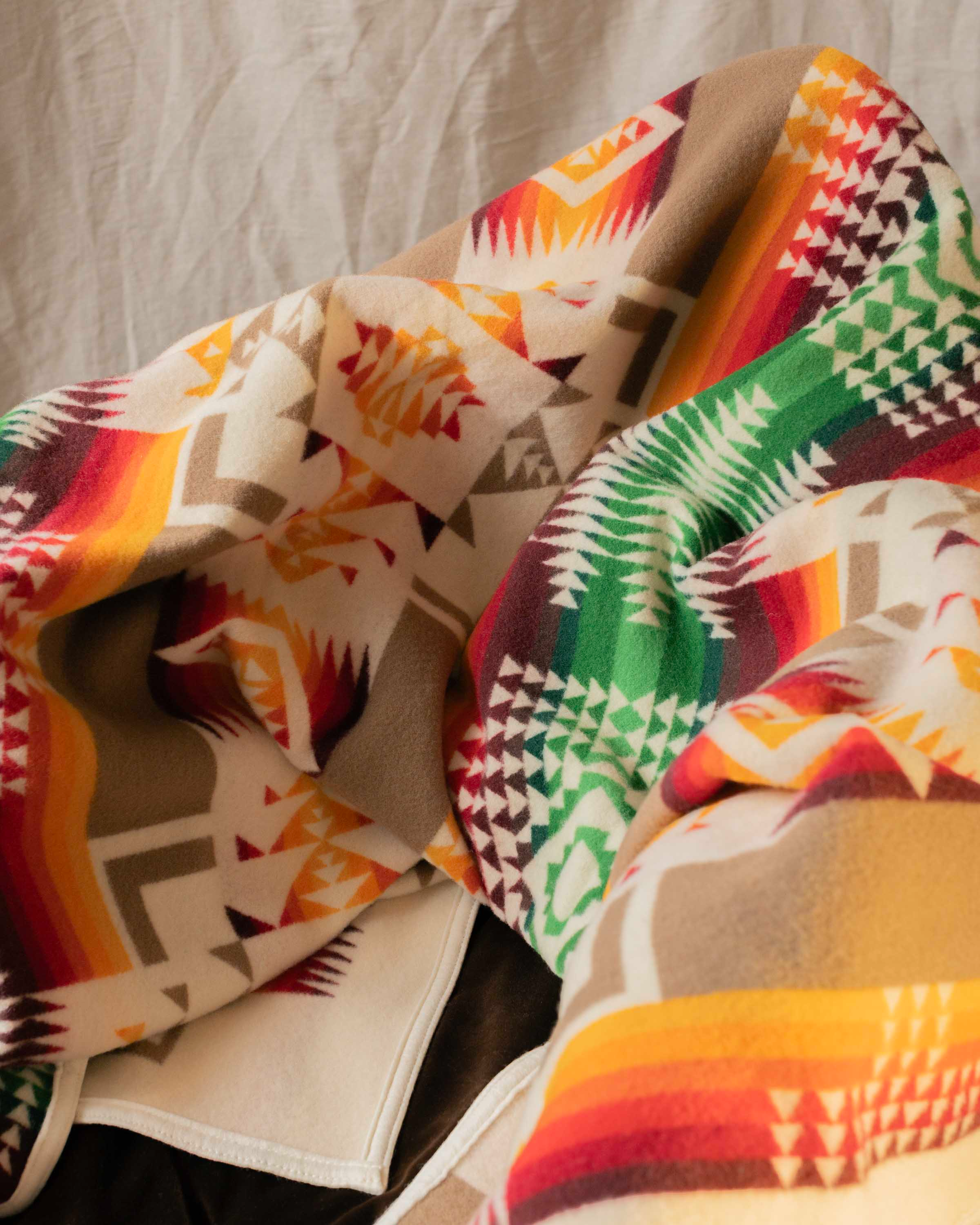 Pendleton Woolen Mills ブランケット Wrap Yourself in Luxurious Maroon Bells Blanket | Pendleton