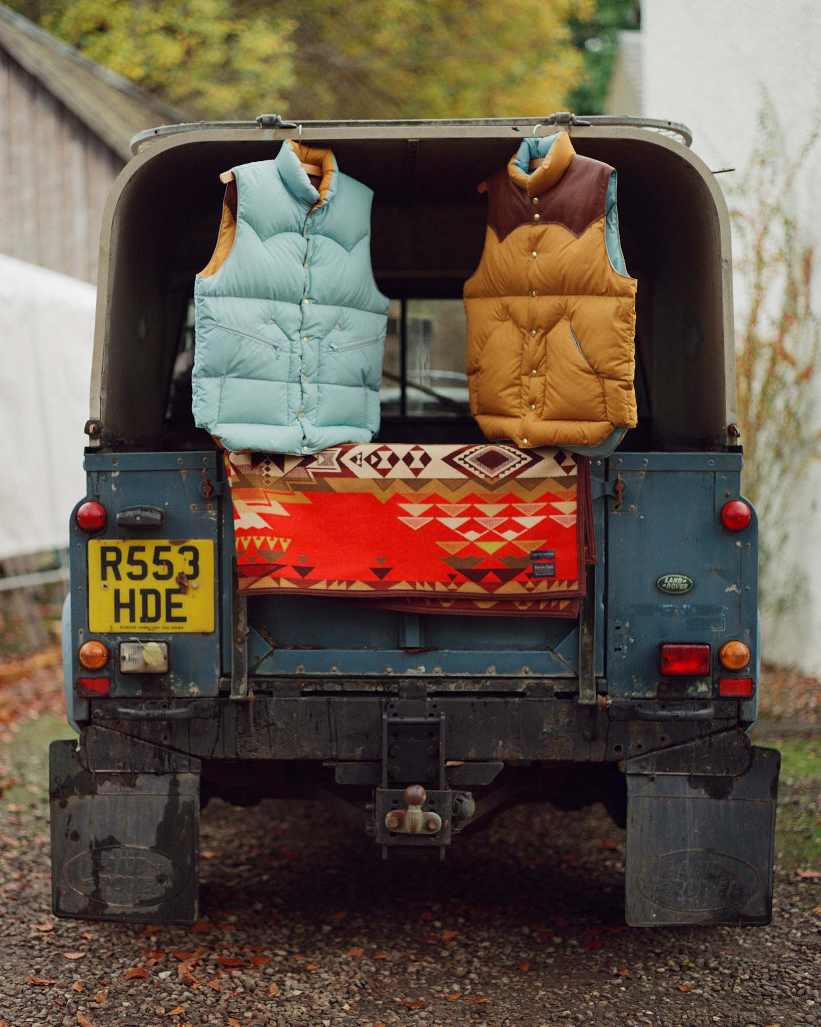 Rocky Mountain Featherbed for Clutch Cafe Reversible Down Vest Mustard x Sax Blue