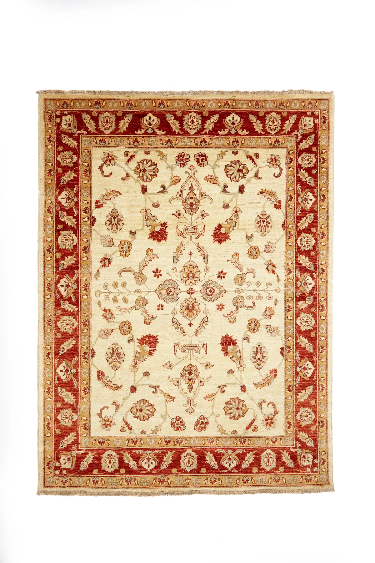 alfombra de lana y seda colocada en un espacio interior elegante