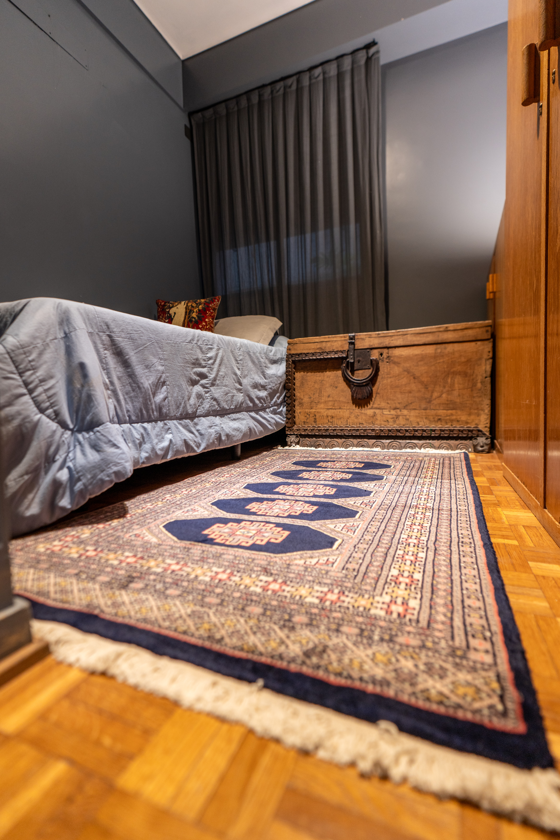 Alfombra de seda y lana cuidada para mantener su belleza