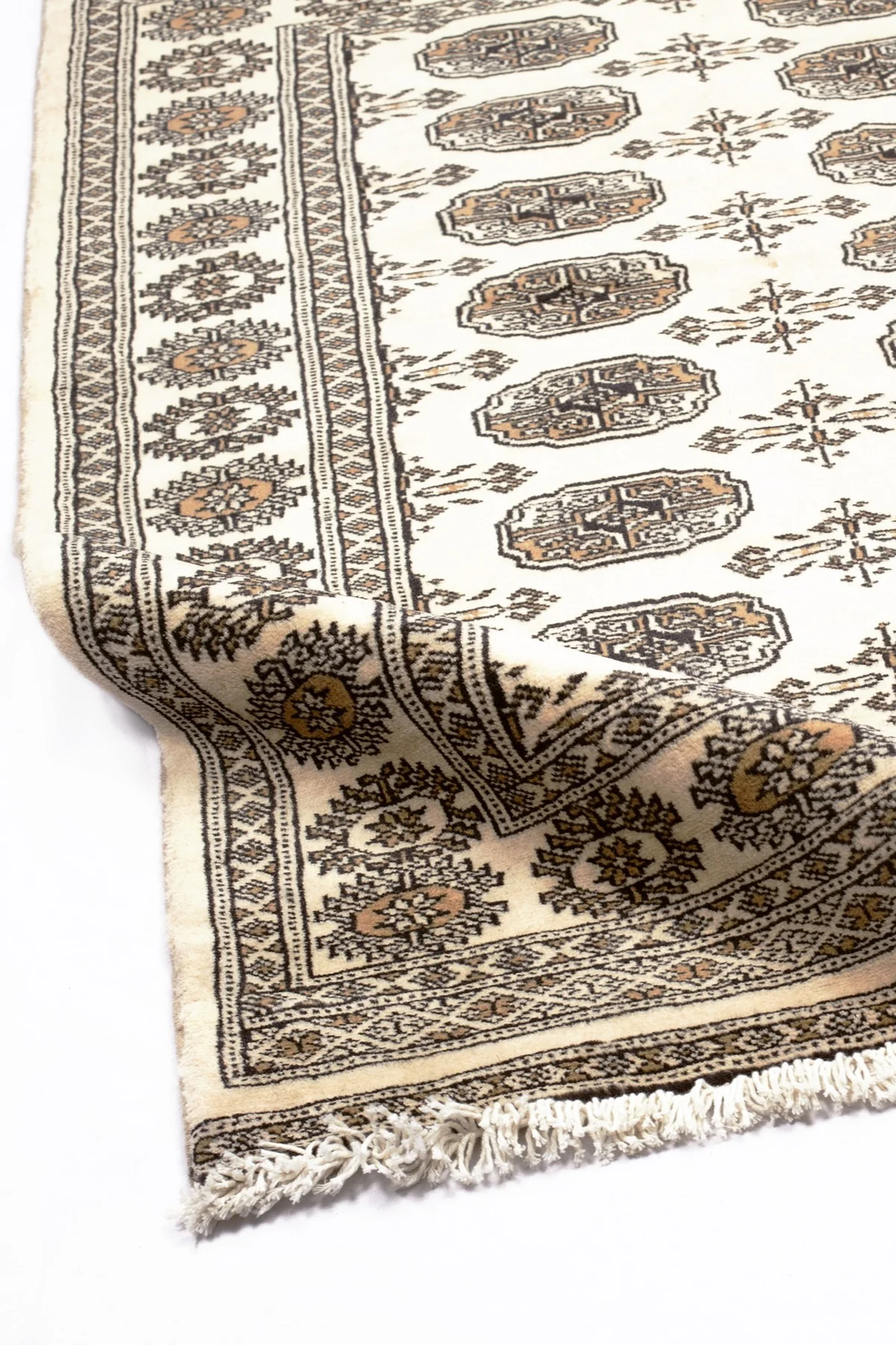 Alfombra de seda y lana destacando brillo y textura