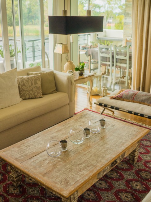 Alfombra kilim soumak de lana y seda con textura y brillo