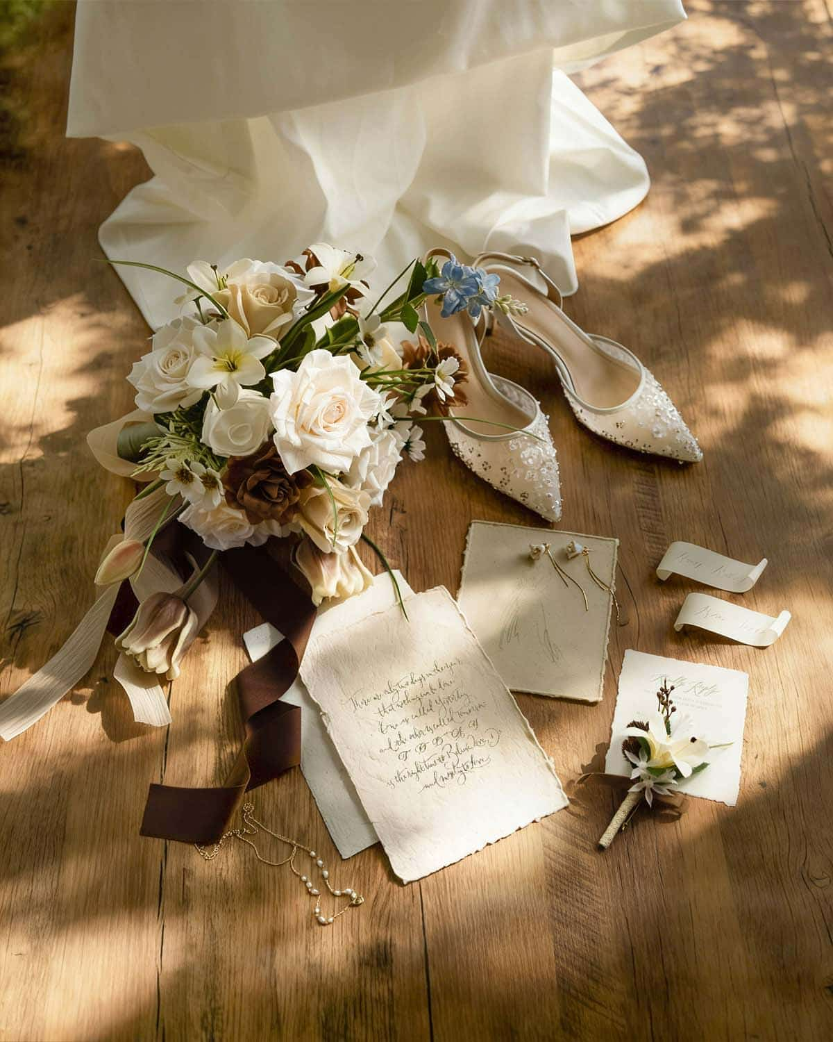 Small Free-Form Bridal Bouquet in Earth Brown & Tawny Beige