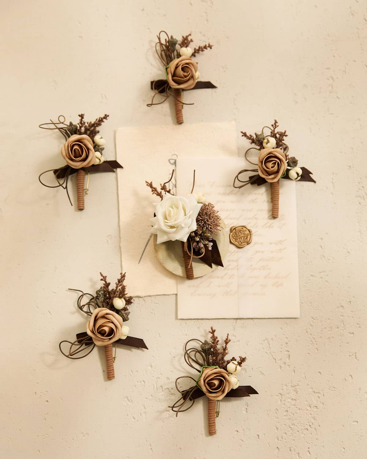 Boutonnieres in Beige Raw Serenity