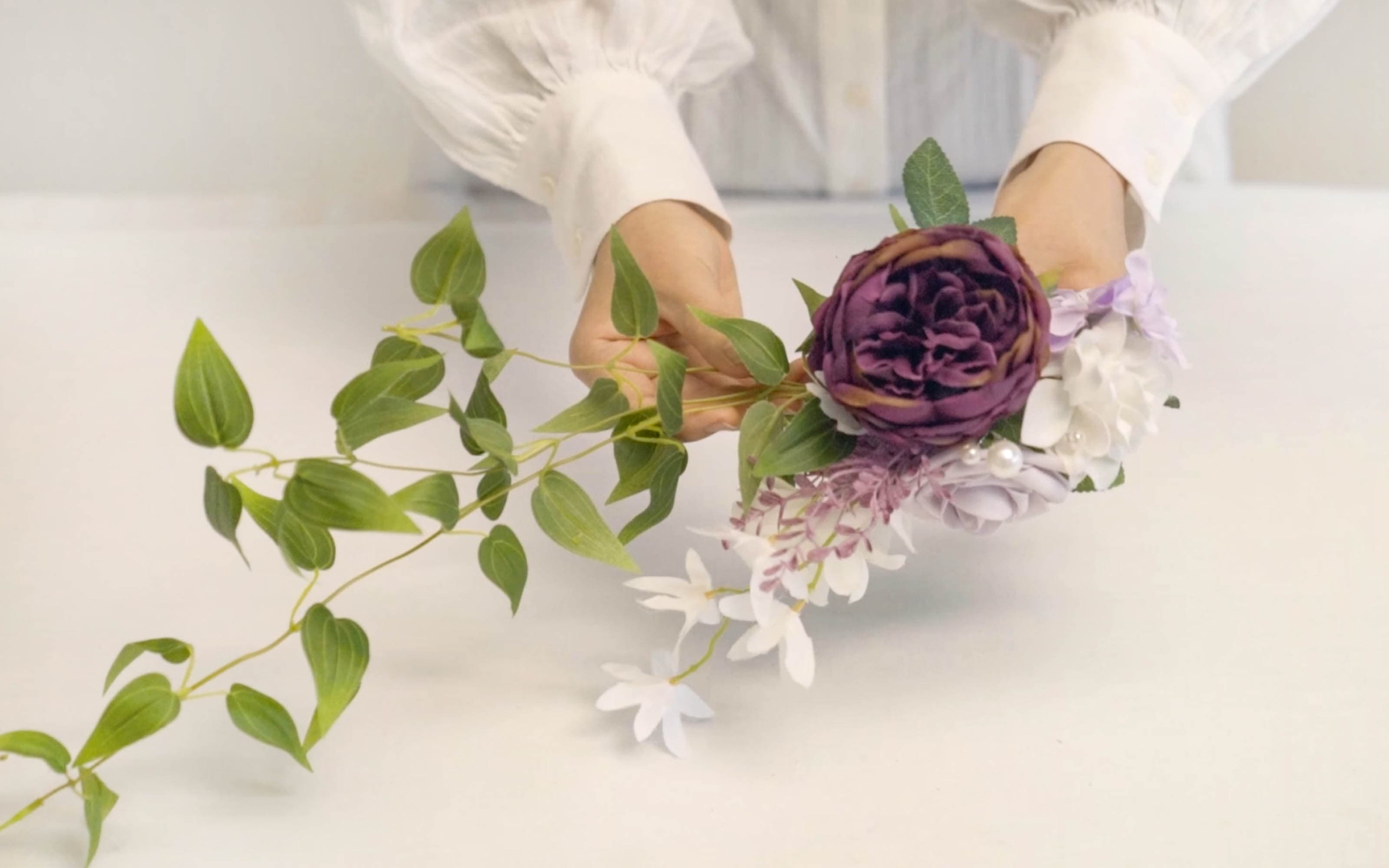 Wedding Aisle Decoration Pew Flowers in Lilac & Gold