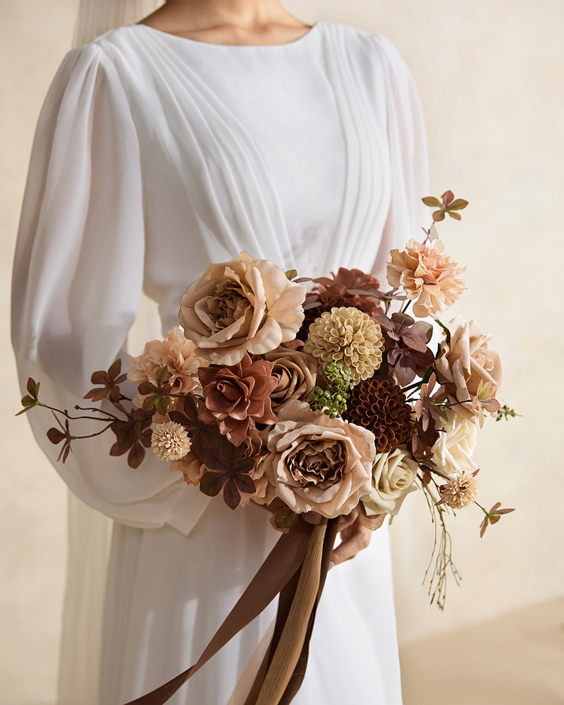 Small Free-Form Bridal Bouquet in Sand Beige & Toffee