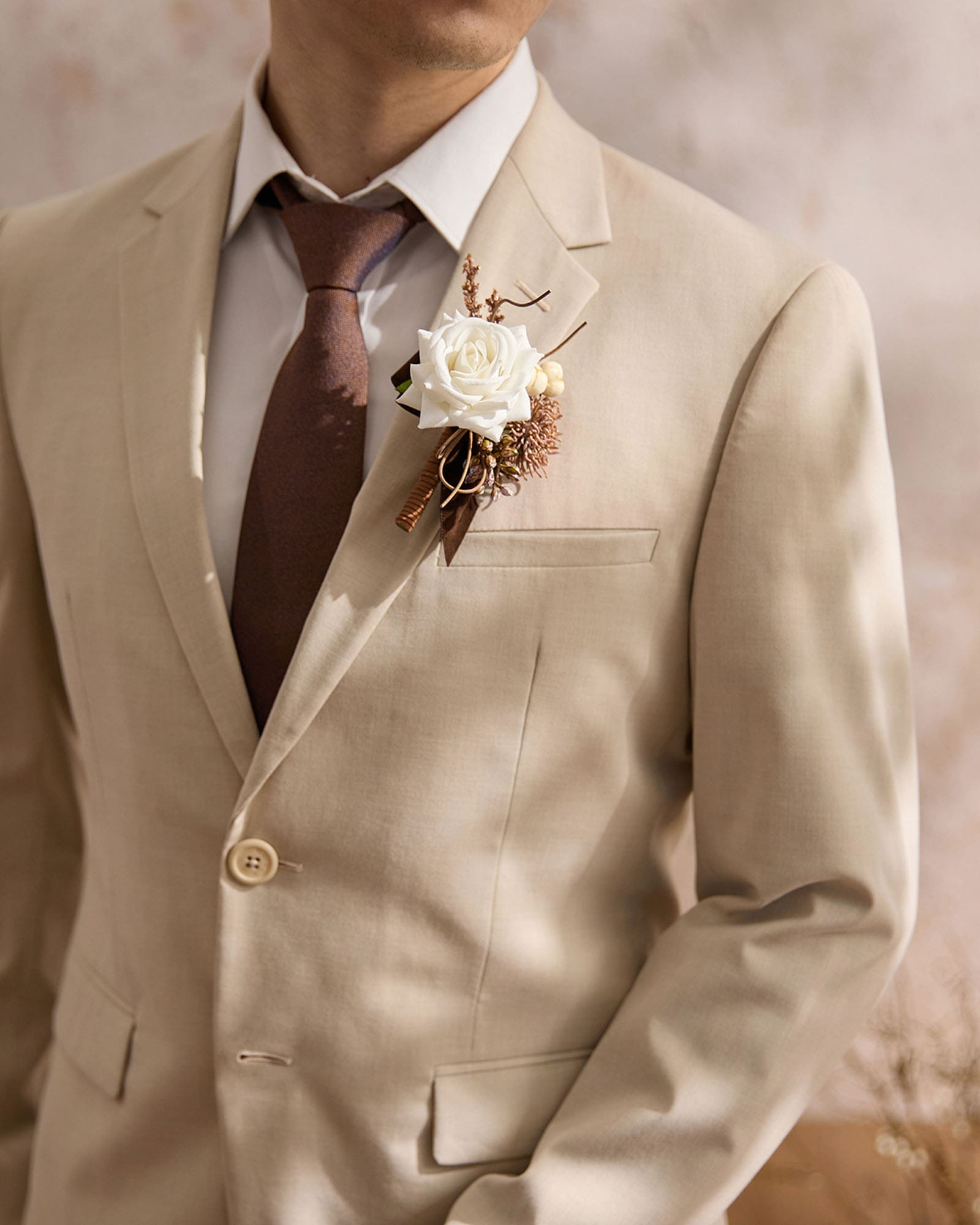 Boutonnieres in Beige Raw Serenity