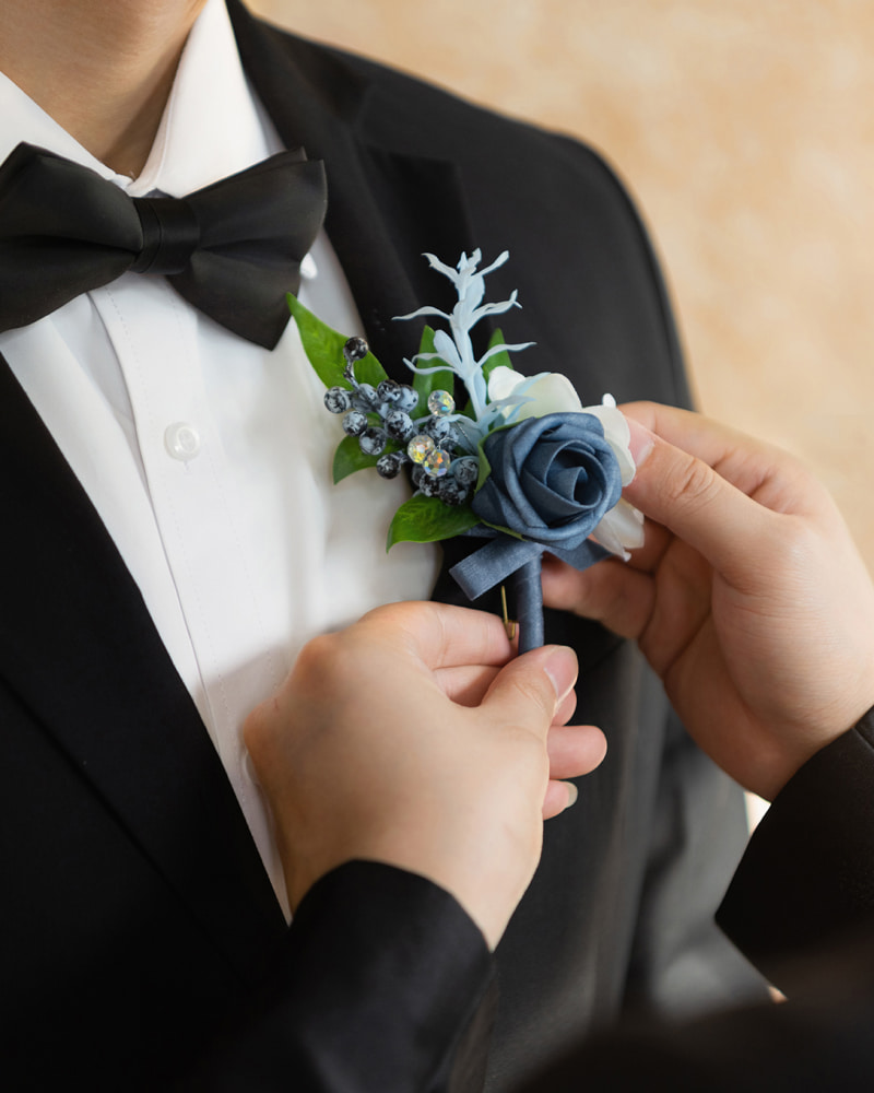 Boutonnieres in Romantic Dusty Blue