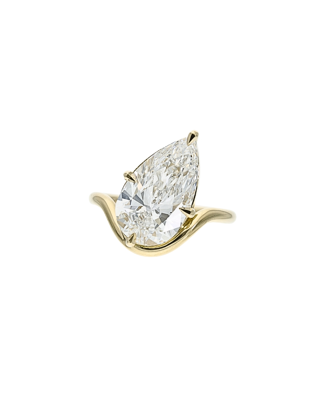 pear-cut-diamond-engagement-ring-curved-band