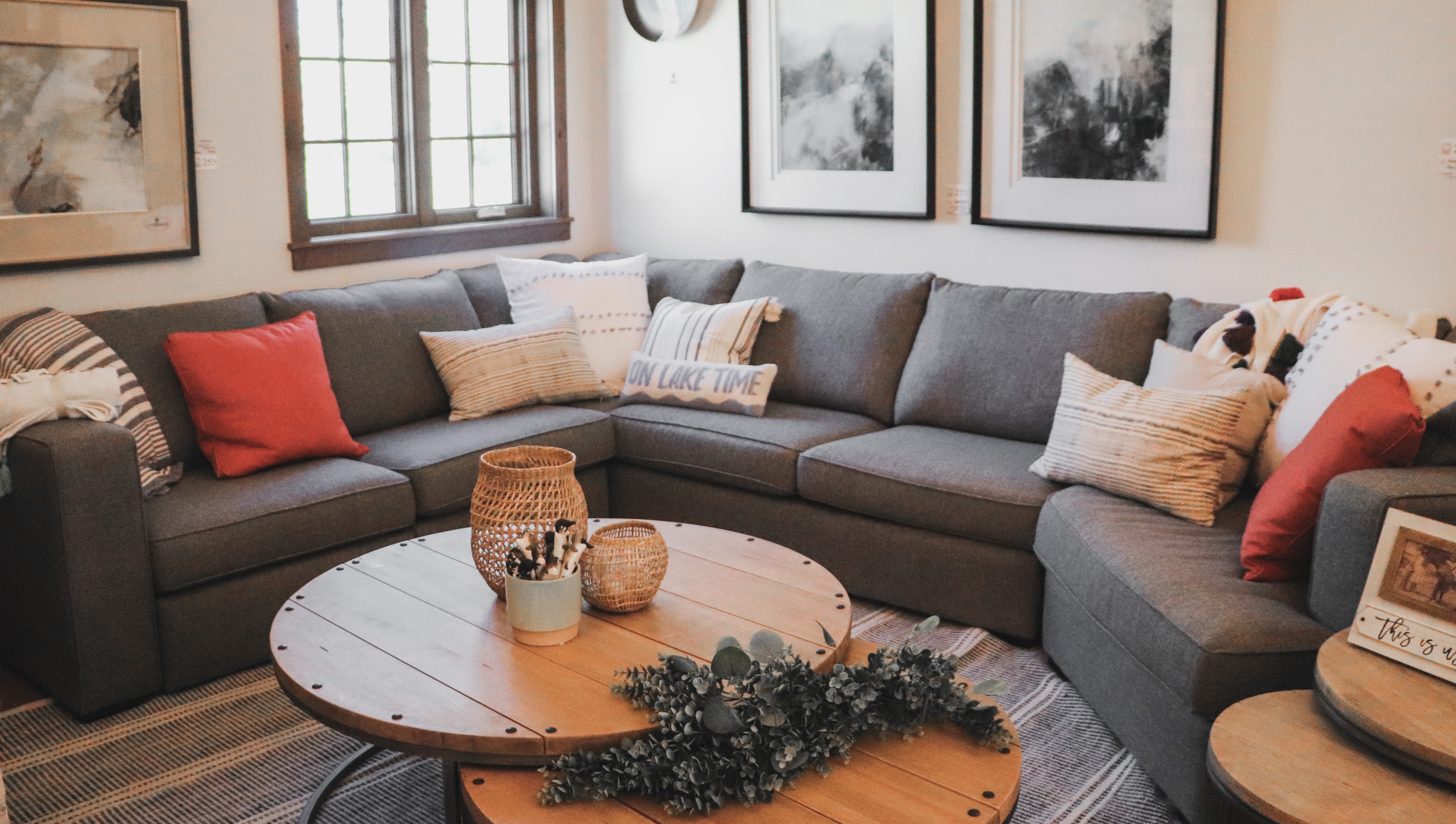 https://www.pineridgehollow.com/products/transitional-sectional-1?_pos=1&_sid=e7d0b4ab2&_ss=r