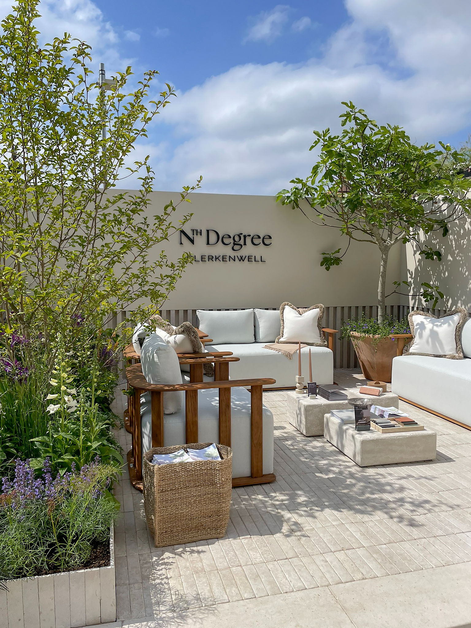 Versailles Softly Aged Limestone Outdoor Bricks
