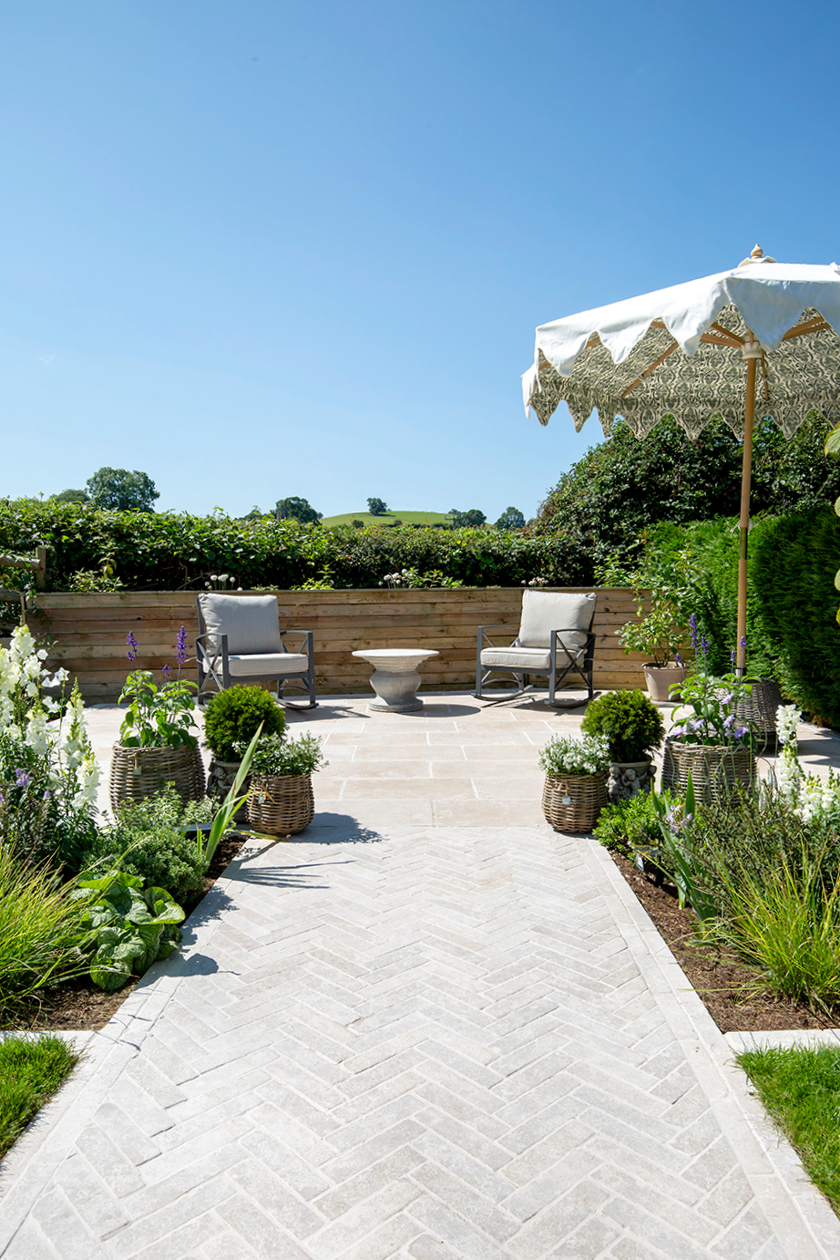 Cobblestone Patio Ideas Herringbone Paving Cobbles