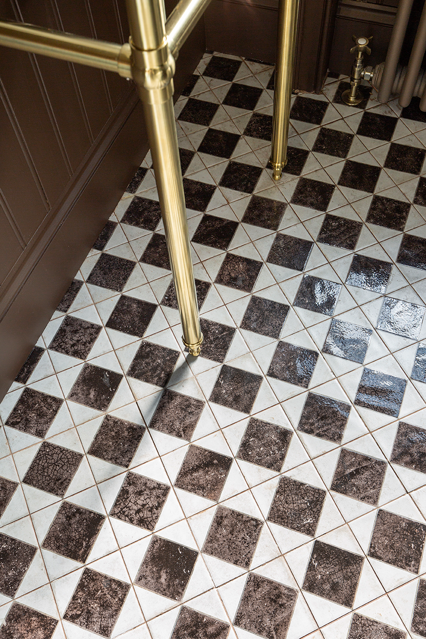 black and white chequerboard floor tiles