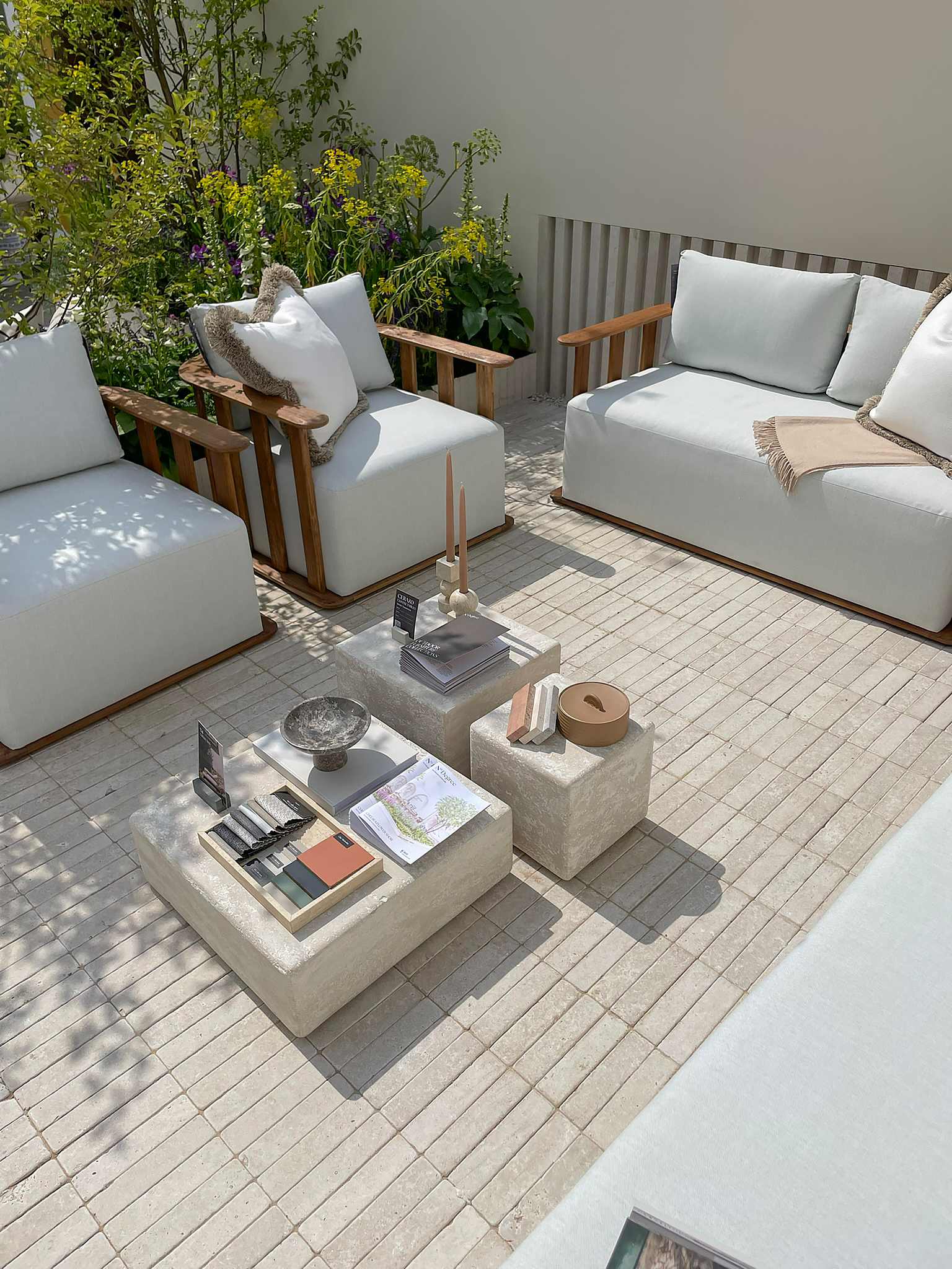 Versailles Softly Aged Limestone Outdoor Bricks