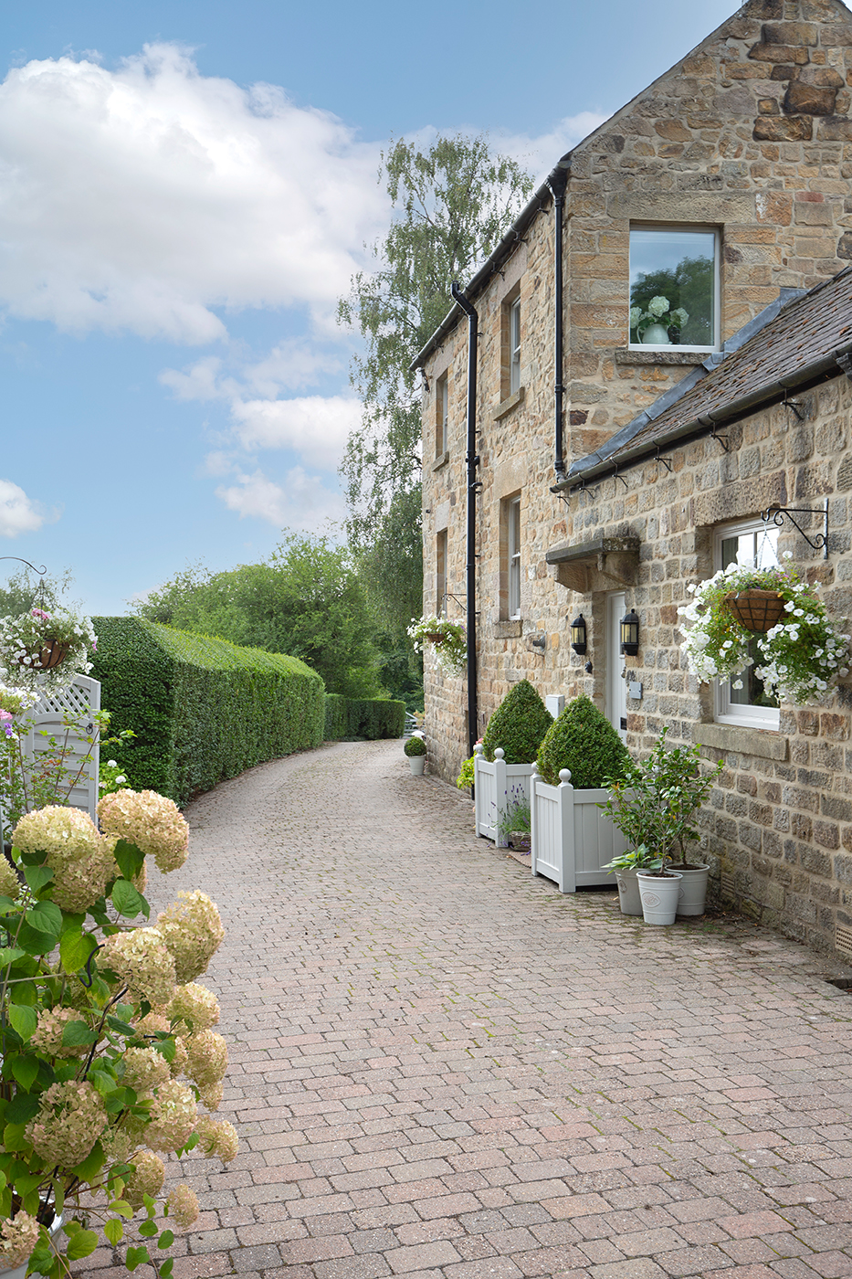 Tuscany Seasoned Garden Peak District Cottage