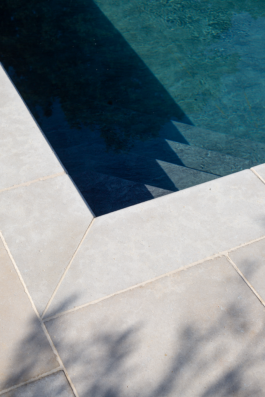 Close up of Versailles Softly Aged limestone pavers around a pool