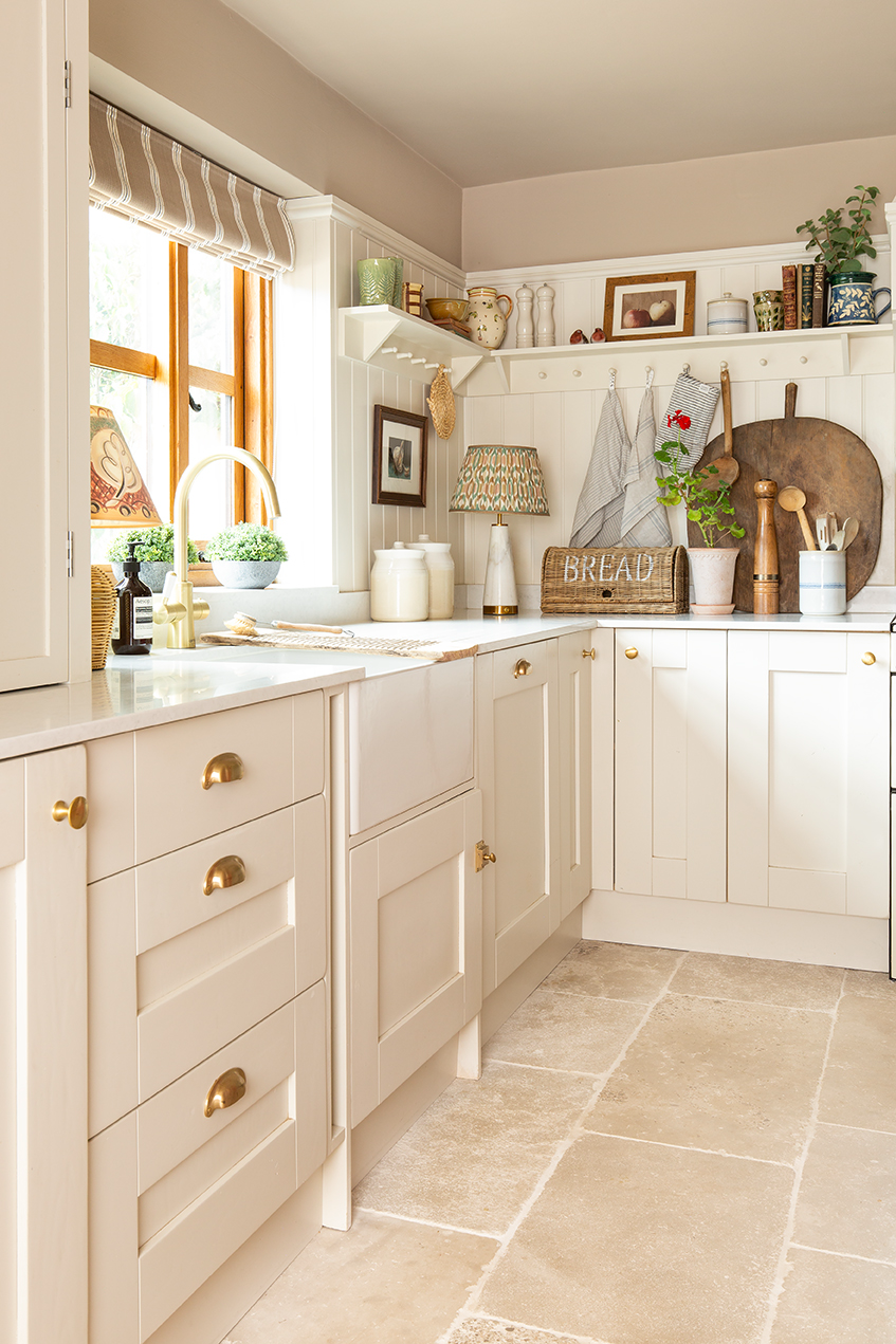 Sorrento Aged Tumbled Limestone Country Kitchen Flooring