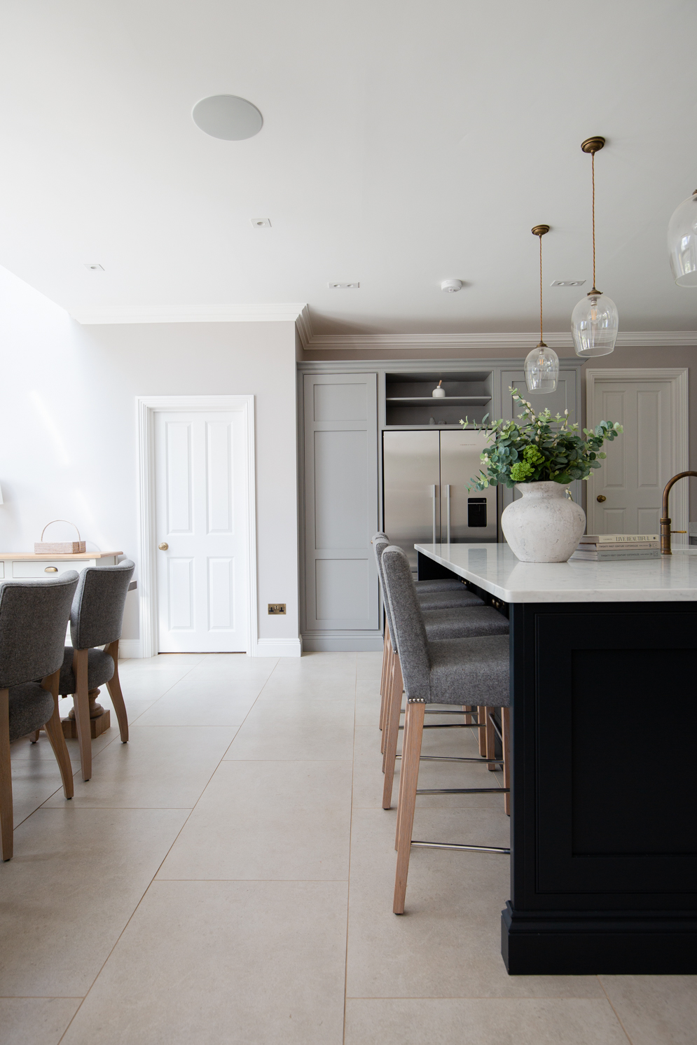 Tiverton White pearl stone effect flooring with a navy idland and stools