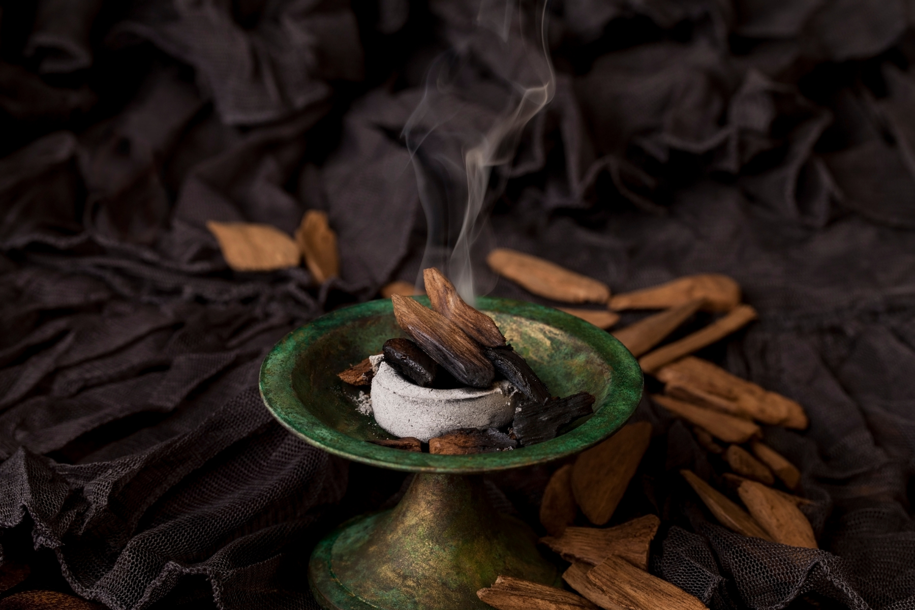Burning Black Oud Wood